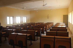 Aula universitaria preparada para una clase de arquitectura