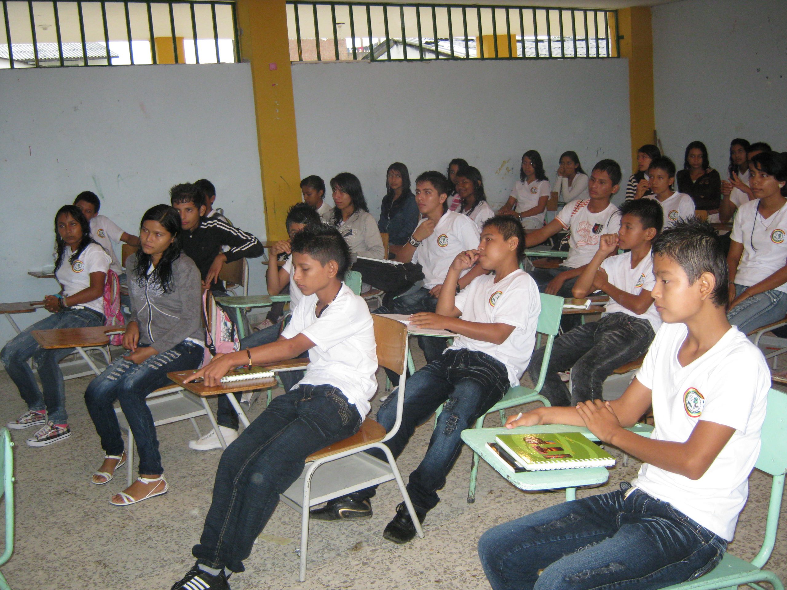 Docente en contexto educativo colombiano